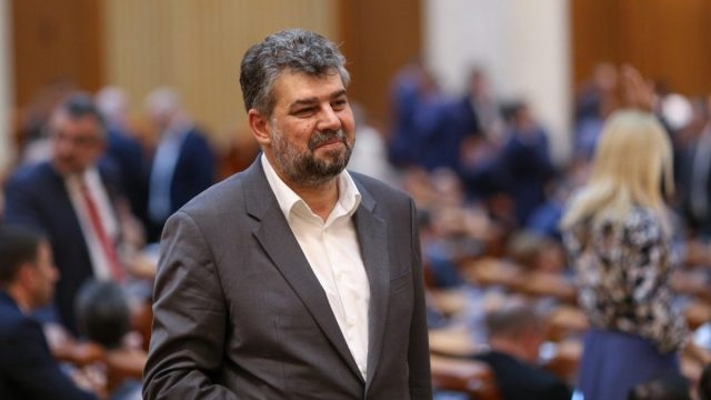 Ciolacu și Grindeanu, mesaje din Vama Veche pentru premierul Cîțu: „Florin, noi suntem aici. Tu?!” & „Don’t drink and drive!” / Cei doi lideri PSD, filmați în timp ce beau un shot de tequila la o terasă din stațiune