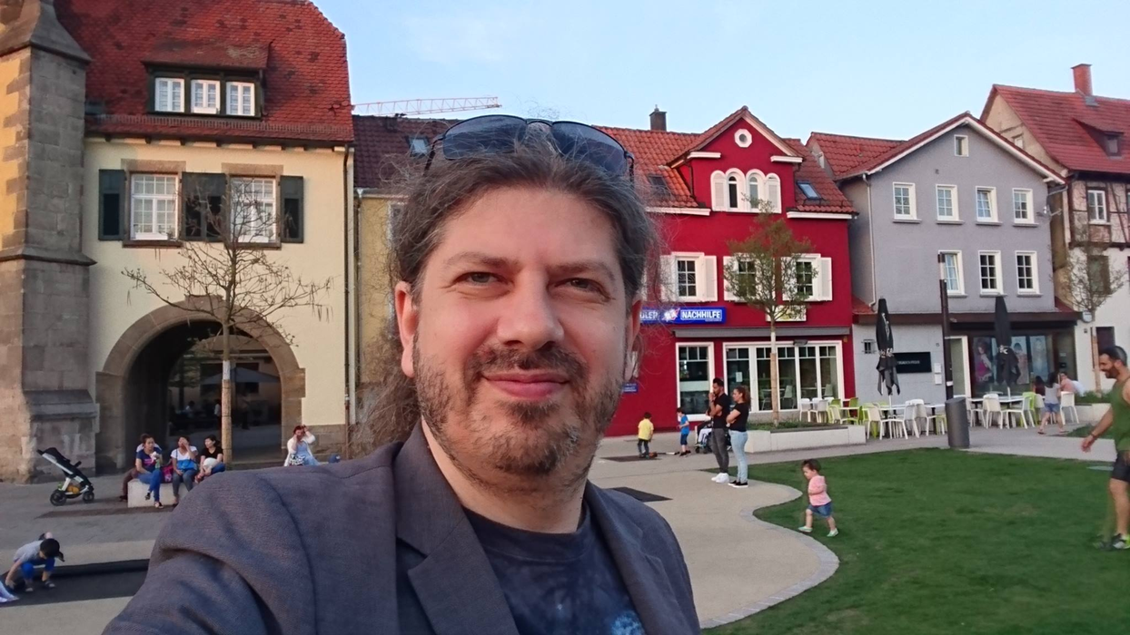 Remus Cernea s-a despărțit de iubită, după trei ani de relație “Ioana este un om…“