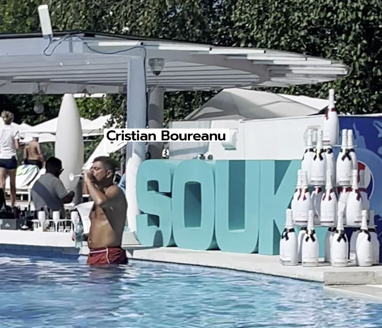 Cristian Boureanu, singur-singurel la piscină