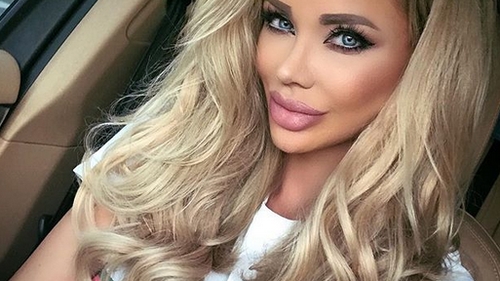 Bianca Drăguşanu, scandal monstru pe Facebook. “Eşti toată falsă!” / “Mai bine aşa decât proastă şi frustrată ca tine!”