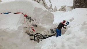 Cod roșu de ninsori! Strat de zăpadă de un metru. Unii localnici au rămas fără curent