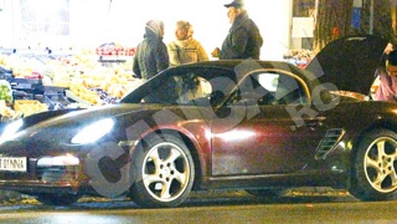 Amazing! Inna face piata pe Basarabiei, cu un bolid de 70.000 de euro
