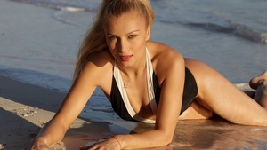 Iubitul Doinitei Oancea a fost luat la bataie pe litoral! Vezi ce blonda celebra l-a agresat fara rusine!