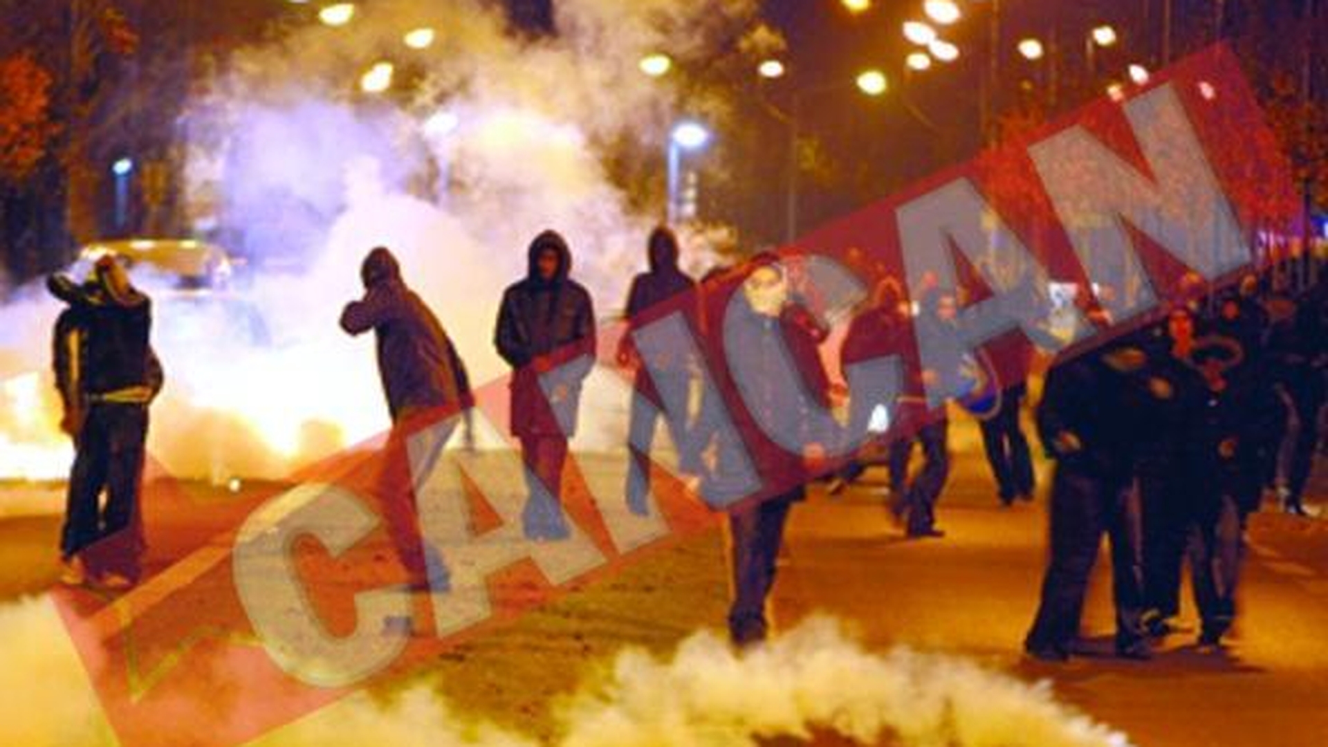 Arde Parisul