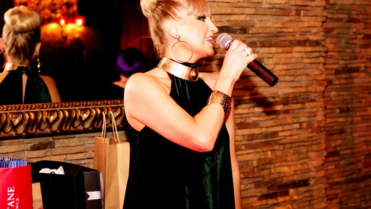 Simona Florescu, recital ”Maria Tănase”, în cadrul expoziției ”100 de fotografii din Bucureștiul celui de-al Doilea Razboi Mondial”