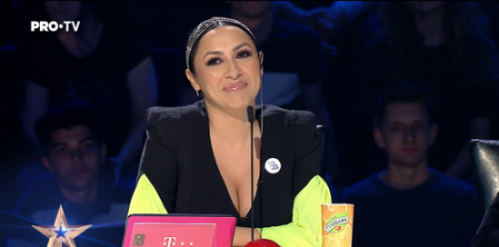 Andra Măruță, cu sânii la vedere în semifinala live Românii au Talent de la Pro TV