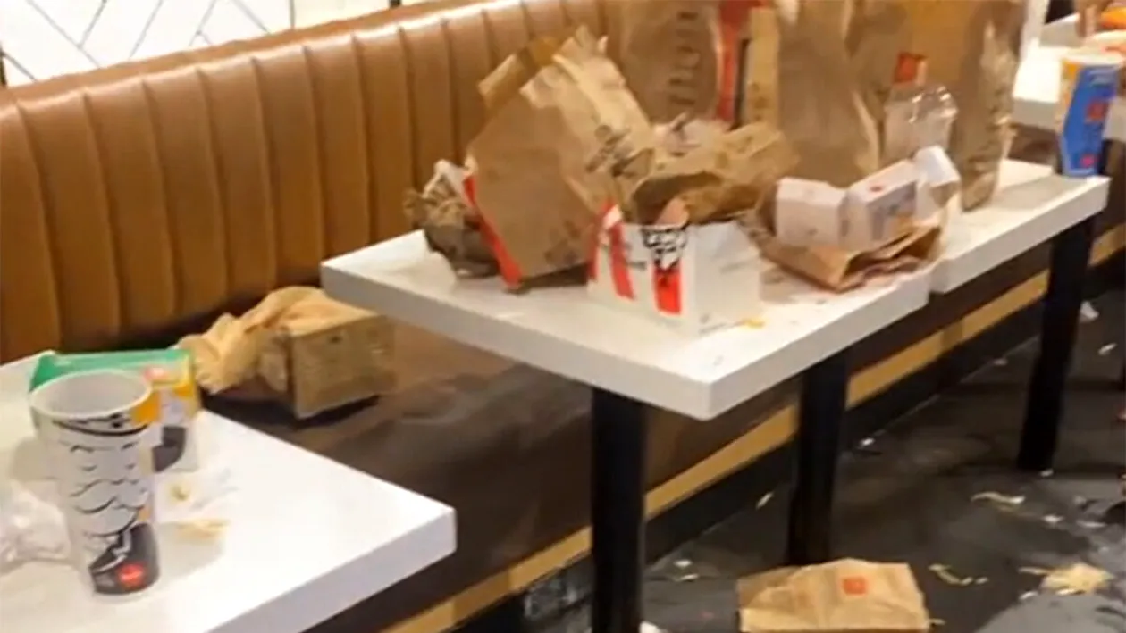 Imaginile au devenit virale! Ce au lăsat în urmă câțiva clienți, după ce au mâncat la McDonald's