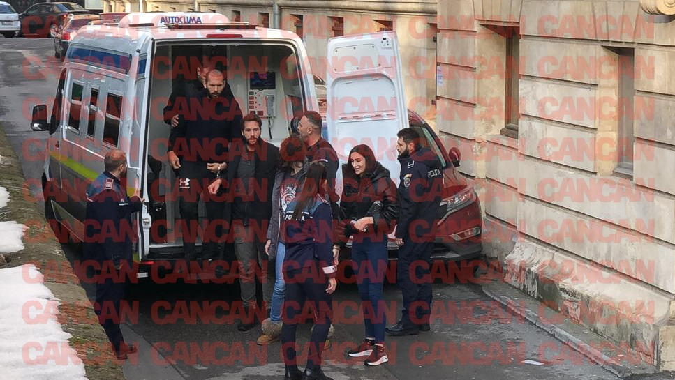 Frații Tate sunt scoși din dubă, la CAB. Sursă: CANCAN