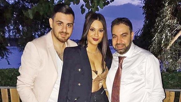 Confidentul lui Florin Salam, declarații tranșante, după ce manelistul a fost pozat alături de o puștoaică goală