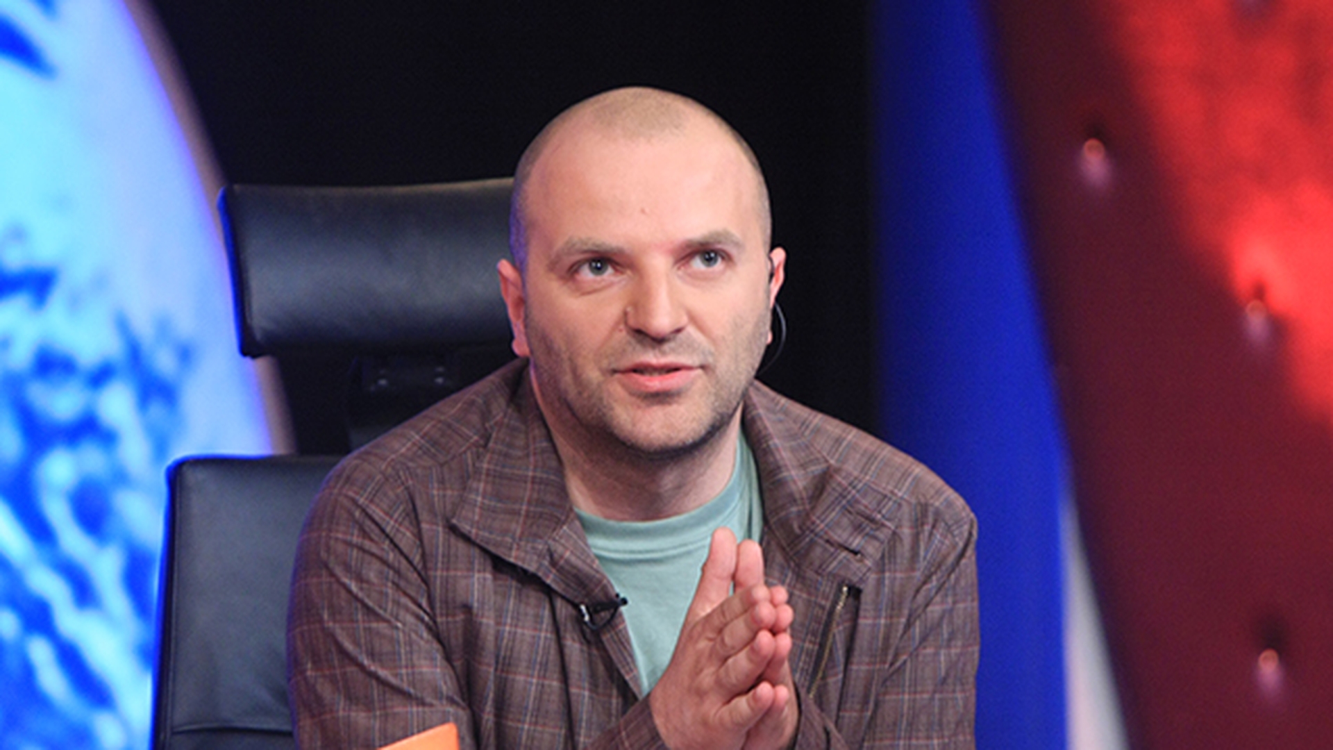 Asa nu l-a vazut nimeni pana acum! Dan Capatos a ajuns la masina de cusut. Cum a acceptat prezentatorul TV aceasta provocare