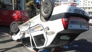Accident cu mașina Poliției, în Pitești. Șoferul a fost rănit, în urma răsturnării autospecialei