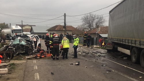Accident cumplit în județul Prahova! O mașină a fost spulberată de un TIR