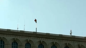 Palatul Parlamentului are nevoie de un steag mai mare. Cât ar costa ”moftul” aleşilor