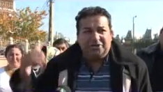 Romii din Pocoava au făcut zob Statuia Libertăţii! S-au enervat că i se rupsese un braţ şi au fărâmiţat-o cu barosul