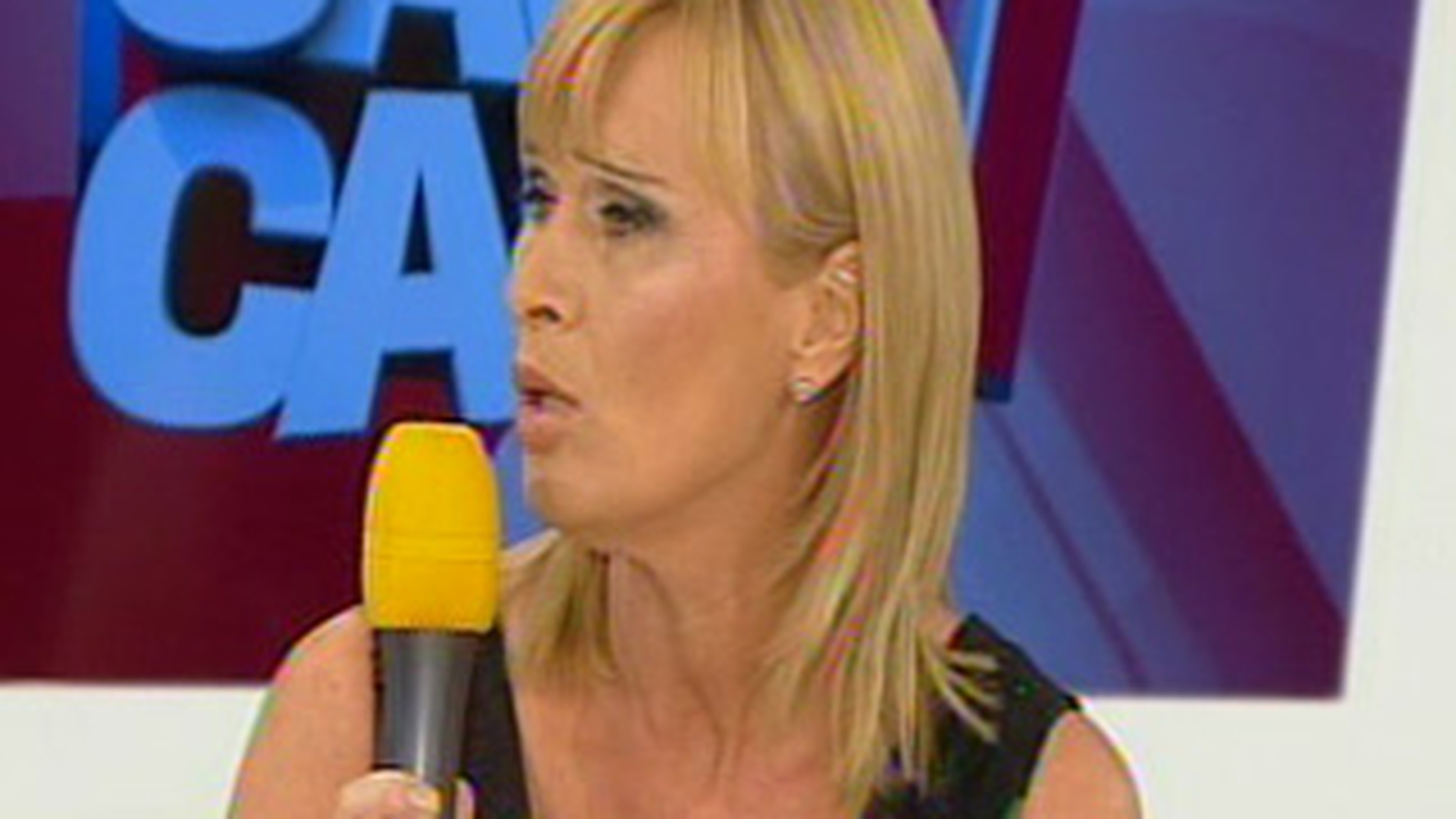 VIDEO Mariana, fosta sotie a stelistului: "Fiul meu a venit in baie cand ma batea Reghe si a dat in el cu papucul"