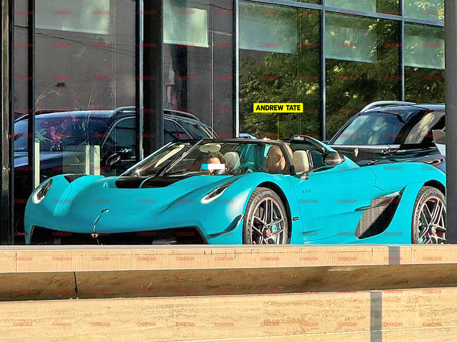 Andrew Tate și-a scos Koenigsegg-ul de 4 milioane de euro la asfalt. Milionarul a întors toate privirile, dar a avut ochi doar pentru șatena din dreapta