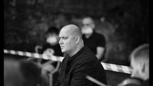 Încă un artist român a fost ucis de SARS–CoV–2. Dirijorul Răzvan Metea avea doar 43 de ani