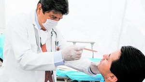 Medicii te trateaza in corturile anticanicula