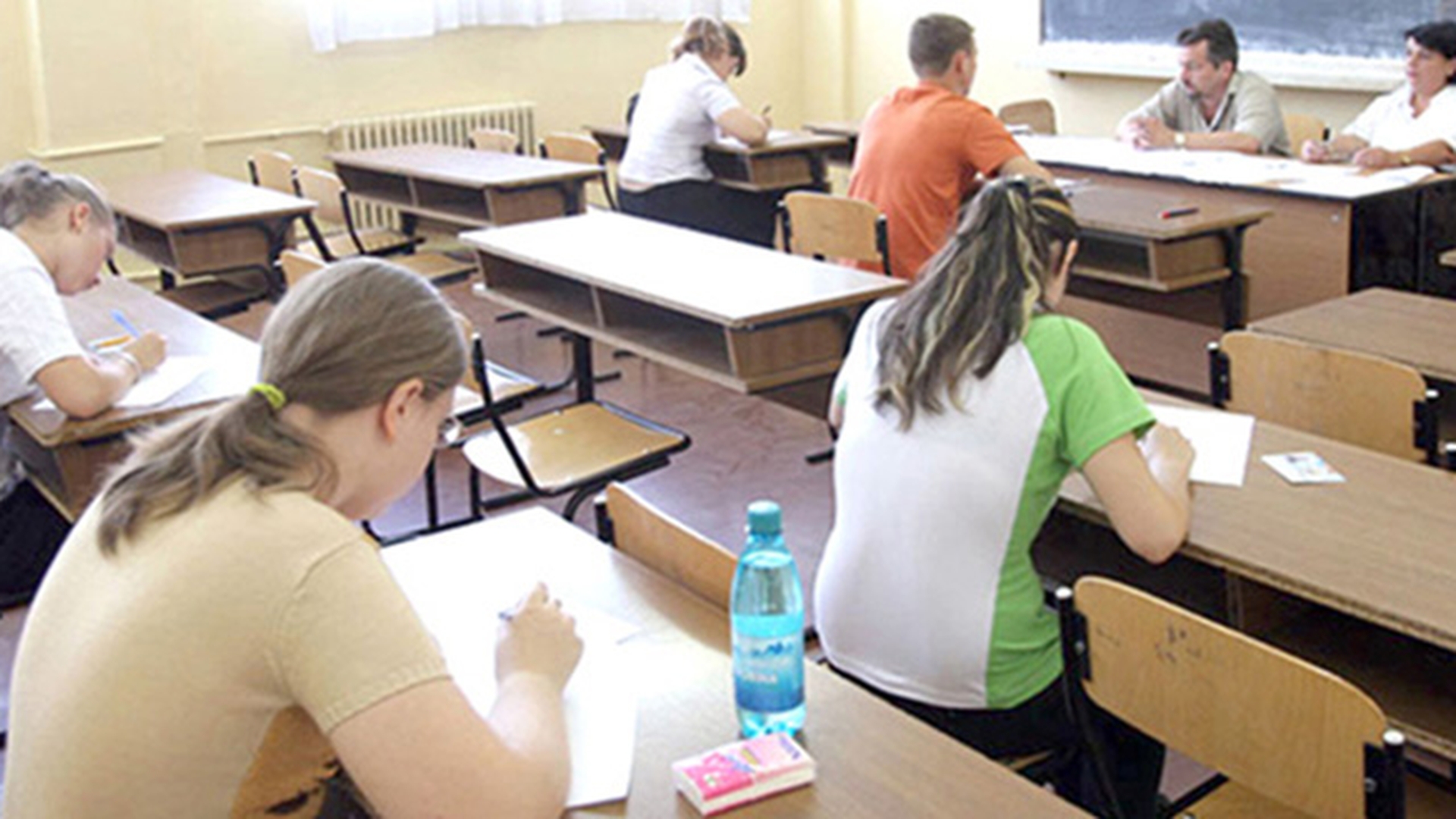 A fost prapad la evaluarea nationala! Mai mult de 50% dintre elevi au picat examenul