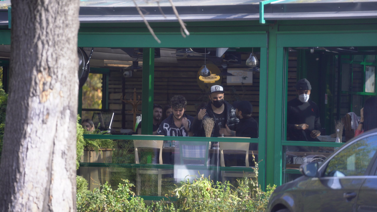 Cuza și Emi, de la ”Noaptea Târziu”, au ieșit la terasă