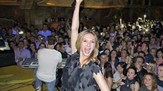 Adela Popescu a facut furori la Madrid, alaturi de DJ Project! Afla ce parere are despre publicul roman