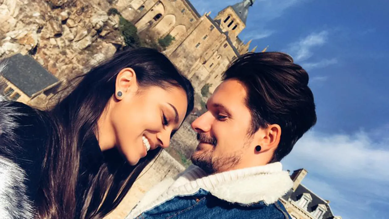 CARMEN MINUNE a „fugit“ în America alături de iubit! Iată cât de sexy s-a pozat fiica manelistului în pat