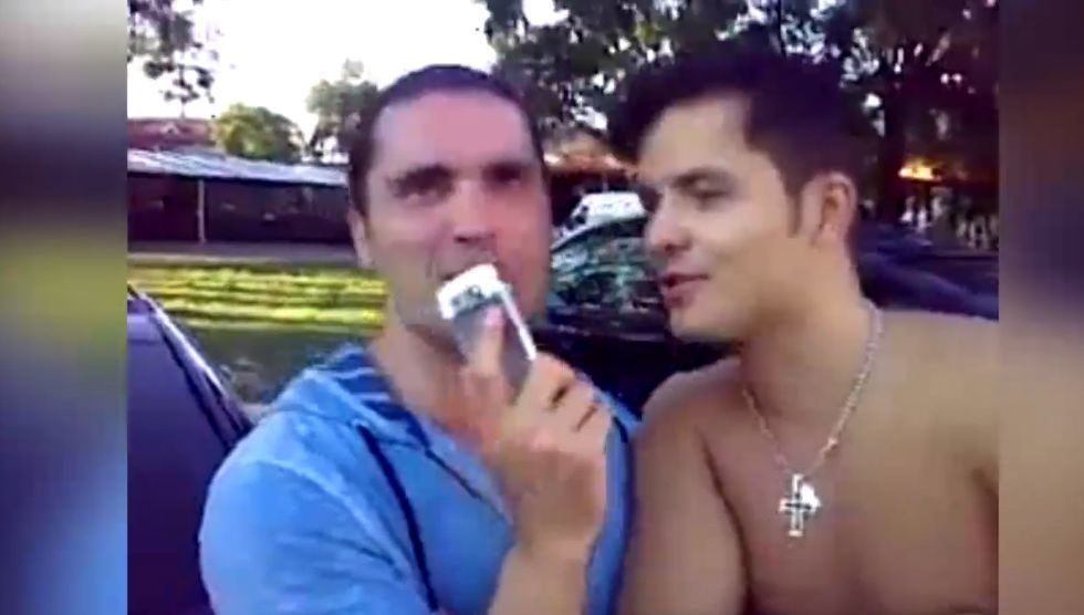 Râzi cu lacrimi! Înregistrare cu Liviu Vârciu…vesel şi julit: „M-a împins nenorocitul! Să îmi dai tricoul, *******!” Pepe îi dă raportul Oanei Zăvoranu la telefon: „Eu sunt treaz!”