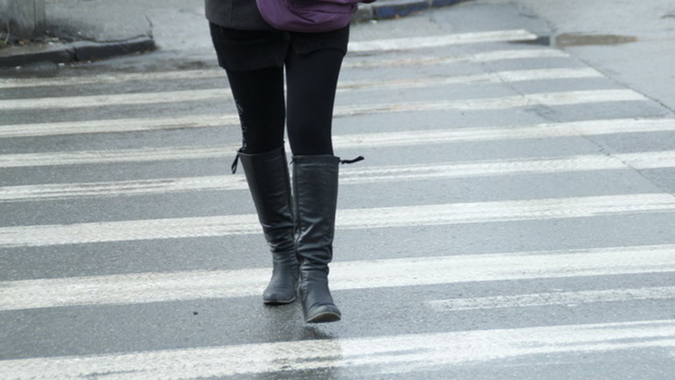 Ce a patit o femeie, chiar inainte de a traversa strada! S-a intamplat recent, in Brasov!