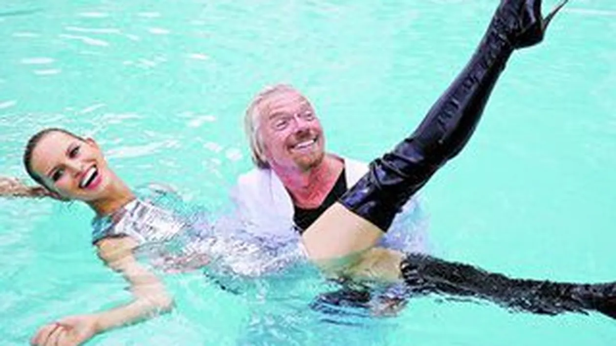 Richard Branson si Karolina Kurkova,  dezmat in piscina