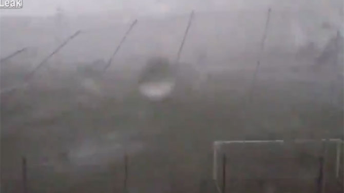 Stadion distrus de o mega tornada! Imagini incredibile surprinse chiar in mijlocul furtunii!