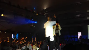 Ce-avem noi aicea? Cabron a tinut mortis sa isi puna in evidenta barbatia ! S-a urcat pe bar si...Vezi ce a putut sa faca!