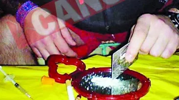 Un detinut s-a fotografiat in timp ce se droga