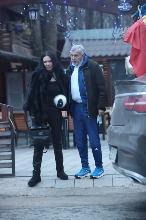 Ilie Năstase, galant față de Ioana Simion!  CANCAN.RO a surprins sărutul care demonstrează că și-au rezolvat problemele!
