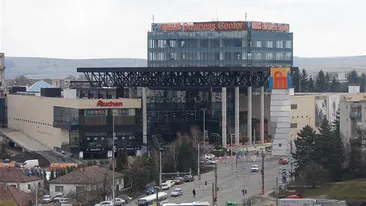 Panică intr-un mall din România! Toti clientii au fost scosi afară din cauza unui incendiu. Vezi unde s-a intâmplat asta