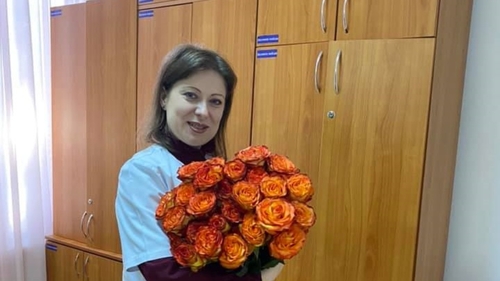 Doctorița care cerea șpagă bolnavilor de cancer a fost condamnată! Câți ani va sta în spatele gratiilor