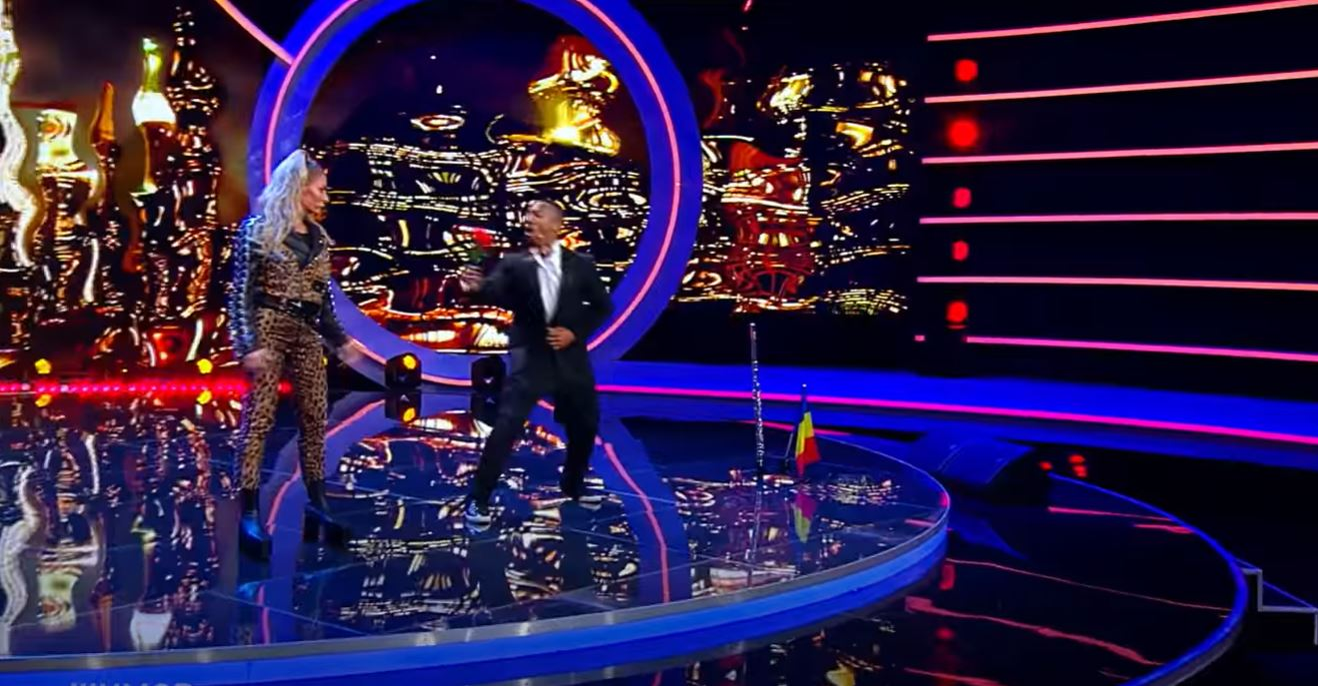 Un concurent de la iUmor a făcut striptease special pentru Delia: “M-am simțit în nesiguranță”. Ce mesaj avea scris pe chiloți Brandon Coprich