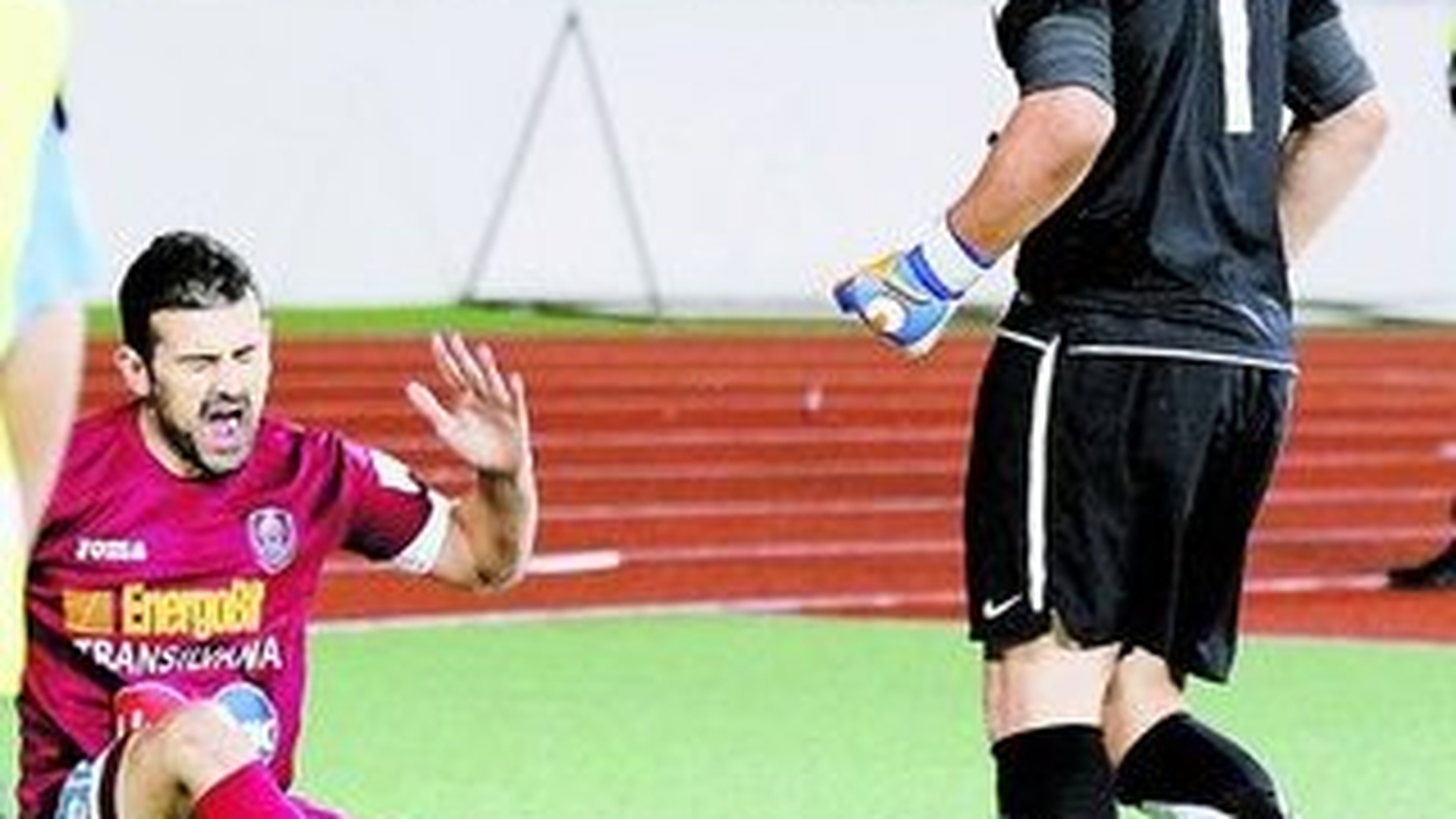 Fotbalistii de la CFR si Universitatea Cluj au oprit meciul. Cadu, amenintat cu moartea de Bornescu