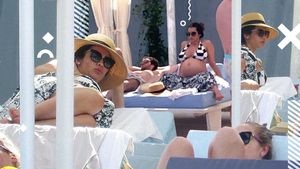 Lili Sandu (40) și Silviu Țolu (28) și-au tras sufletul pe plajă, înainte să devină părinți. Cum a reacționat viitorul tătic la „poftele” graviduței