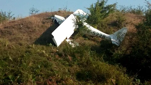 Un avion s-a prăbuşit lângă Paşcani. Pilotul a murit