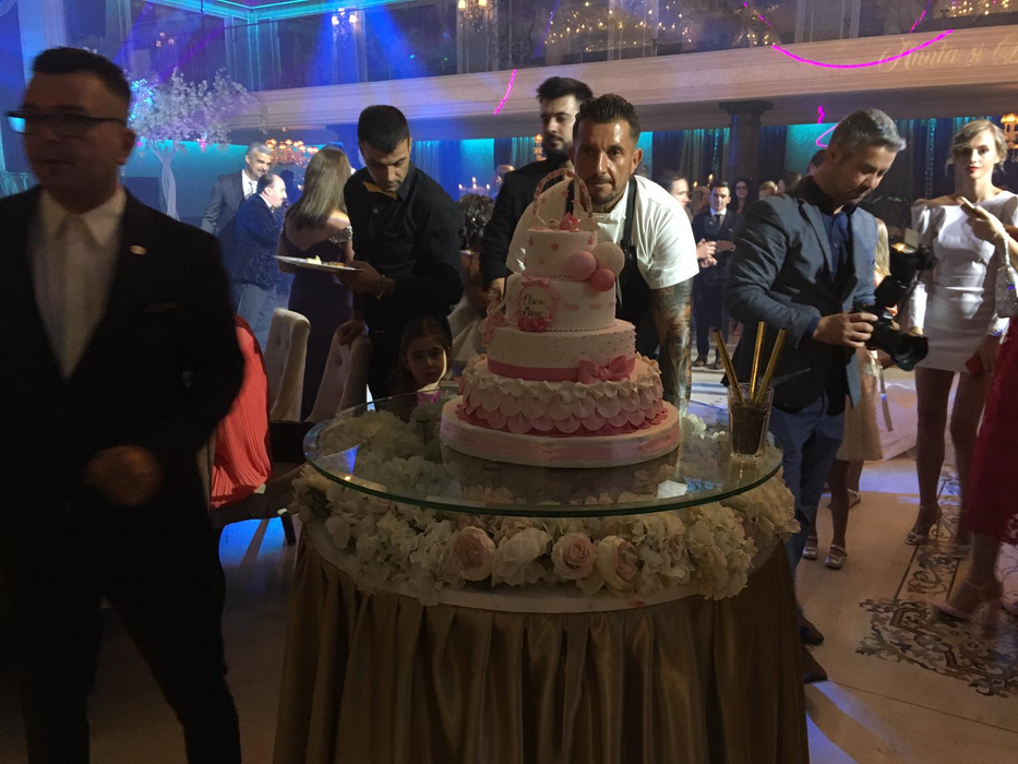 Tort uriaș pentru micuța Clara Maria! Andreea Bălan și George Burcea s-au cununat, iar fetița lor a fost creștinată FOTO