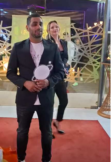 Bănel Nicoliță s-a afișat alături de iubita lui/ Sursa foto: Captură video Youtube