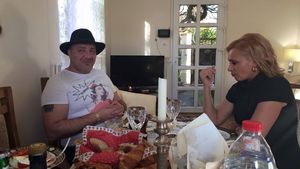 Video demential! Cum au petrecut o ora, blocati intre etaje, in noaptea dintre ani!