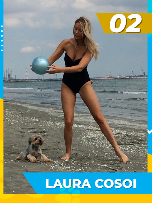 Top 25 dive cu prietenii necuvântători la plajă! Care e cea mai sexoasă dintre Bianca Drăgușanu, Crina Abrudan sau Lora?