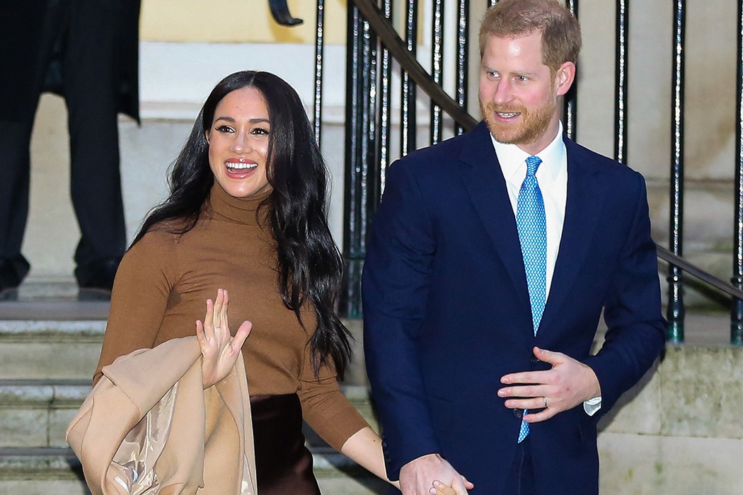 Ce scrie în invitația pe care a primit-o Meghan Markle pentru încoronarea socrului ei. Toată Marea Britanie așteaptă răspunsul cu sufletul la gură