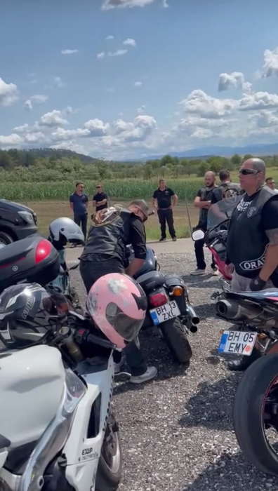 Imaginile durerii de la înmormântarea soților motocicliști din Oradea, Edi și Adina. Ce se întâmplă cu fiul lor de 5 ani