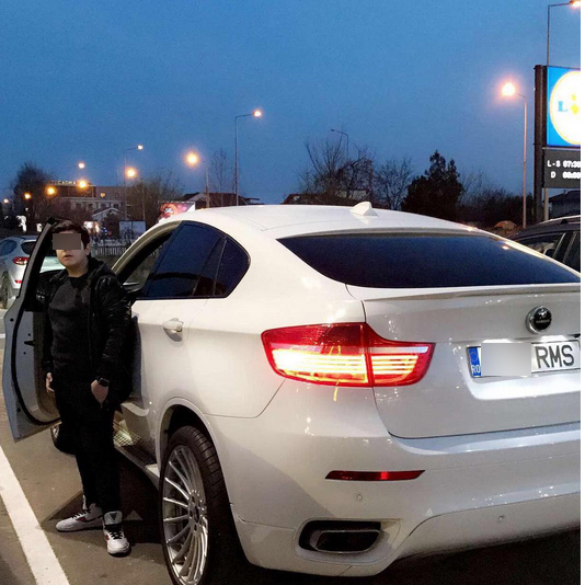 Are toate şansele să-l detroneze pe celebrul Victoraş Micula! La doar 16 ani, îşi face loc tare pentru a fi ”Împăratul fiţelor de pe Insta”: pilotează privat-jeturi, conduce super-maşini şi… Sepy Reza e fiul unui afacerist iranian, pe care SRI-ul l-a interceptat într-un dosar de spălare de bani
