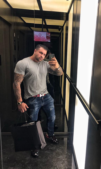 Alex Bodi își face un nou tatuaj după despărțirea de Bianca Drăgușanu