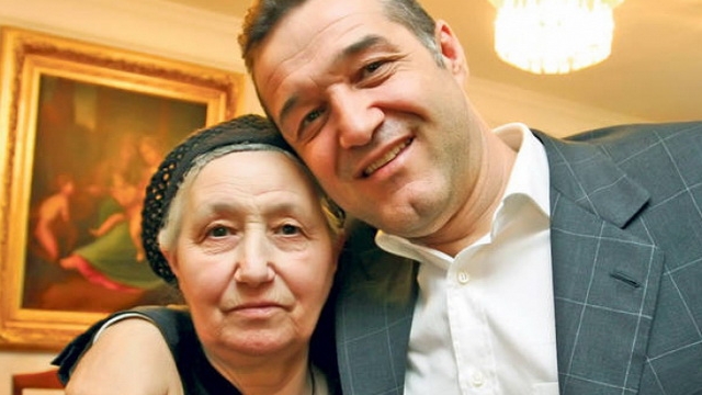 Mama lui Gigi Becali SUFERA teribil! A iesit din casa dupa mult timp si a mers sa se roage: "Asteptam minuni de la Dumnezeu"