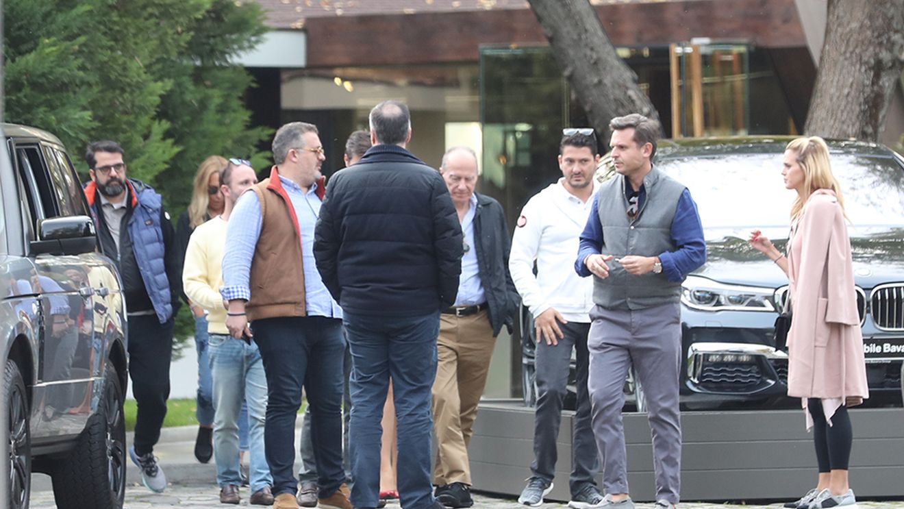 Au rezervat cel mai scump restaurant din Bucureşti şi… Cel mai bine plătit angajat din România a făcut un prânz cât o nuntă cu ”Regii imobiliarelor”!