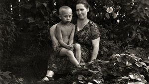 Părinții lui Vladimir Putin au o poveste demnă de film: ea l-a refuzat, el i-a scos ochiul și le-au murit alți copii